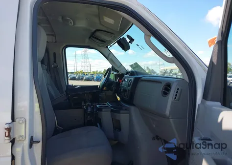 2009 Ford E-350 Super Duty Commercial/Recreational из США, поврежденный, VIN 1FTSE34L19DA18450